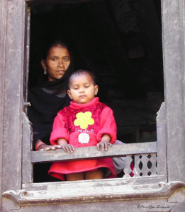 200410_nepal_03095_portrait_femme_enfant_wmk.jpg